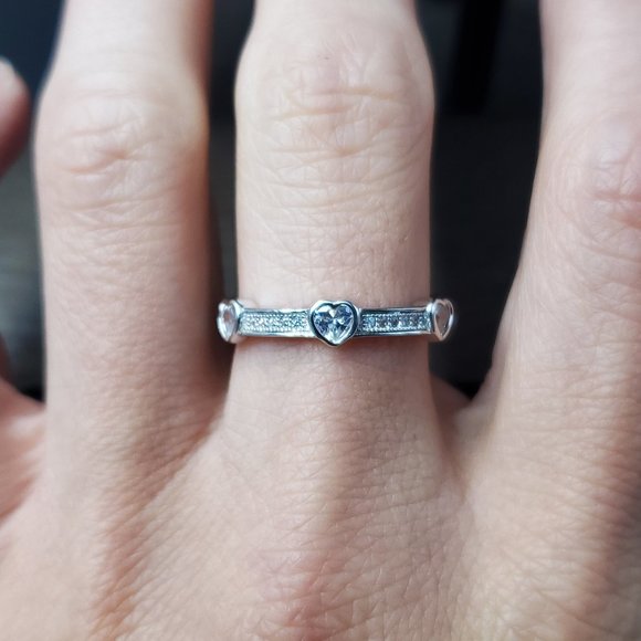Size 9 Sterling Silver Clear Hearts Cubic Zirconia Ring - Picture 1 of 7